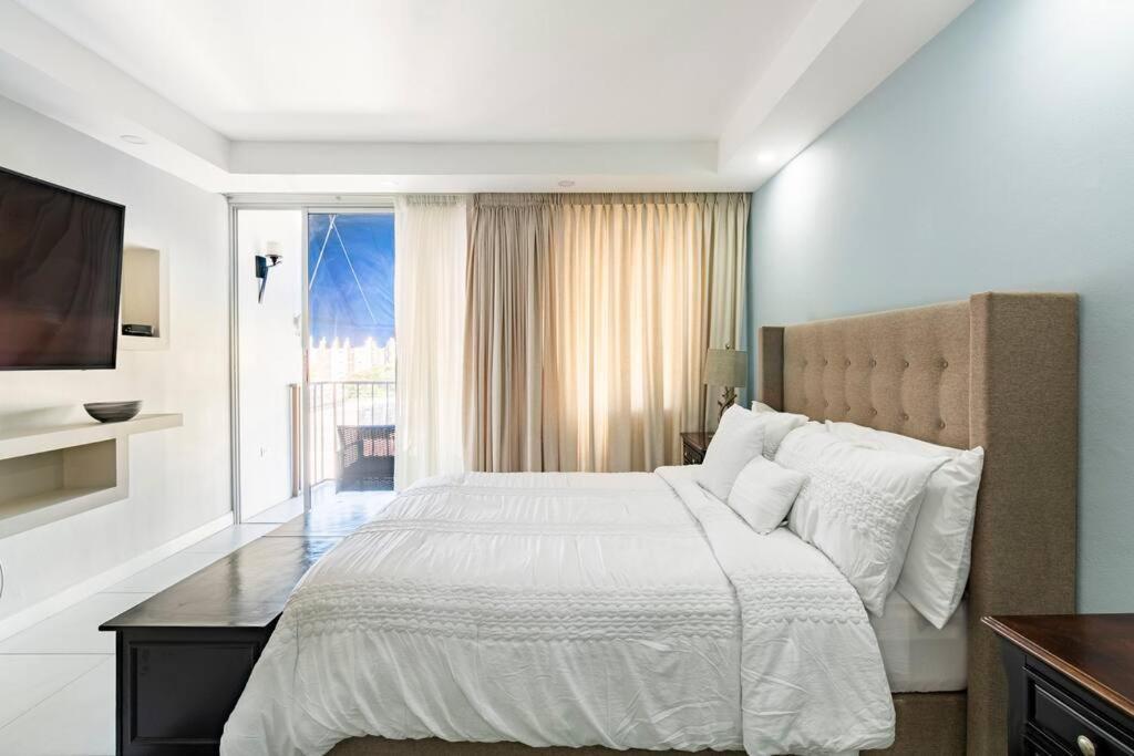 City Edge La Vie Kingston Exterior photo